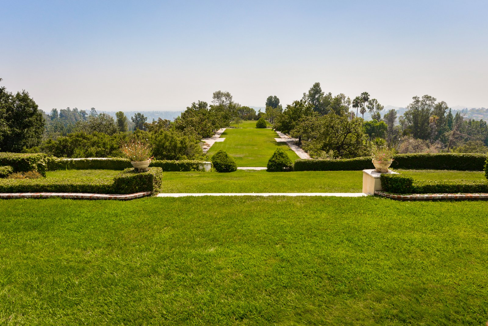 Expansive lawn surrounded by mature trees at a classic Pasadena estate, ideal for wedding ceremonies and luxury outdoor events.