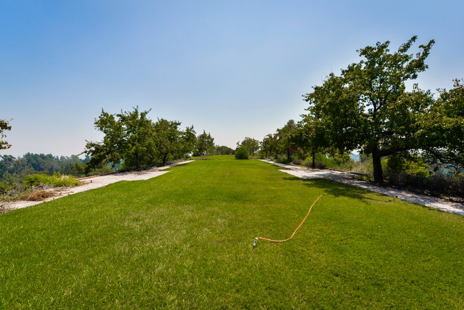 Formal gardens and sweeping lawn at a classic Pasadena estate providing an elegant backdrop for luxury weddings and private celebrations.