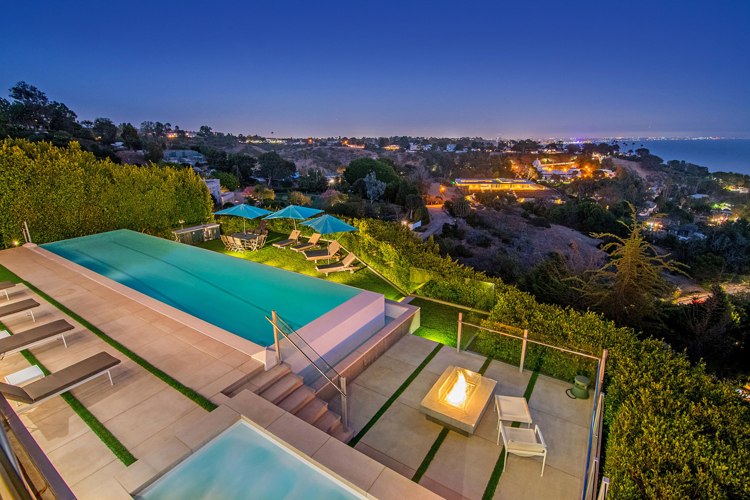 Resort-style swimming pool at the Modern Pacific Palisades Event Estate overlooking the Pacific Ocean