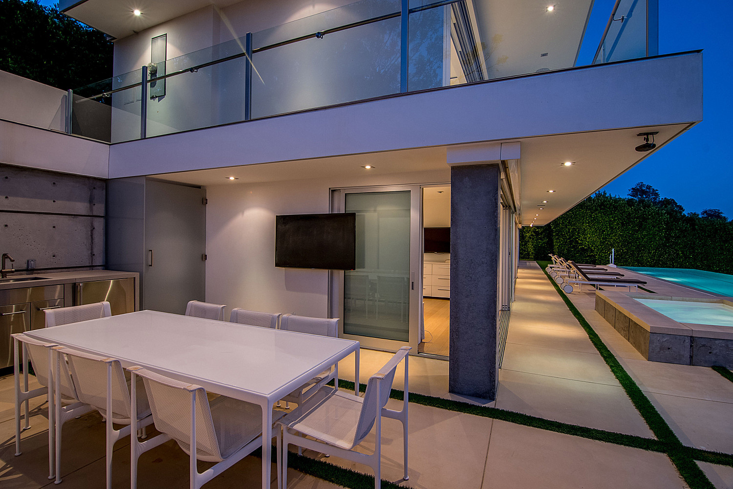 Resort-style swimming pool at the Modern Pacific Palisades Event Estate overlooking the Pacific Ocean