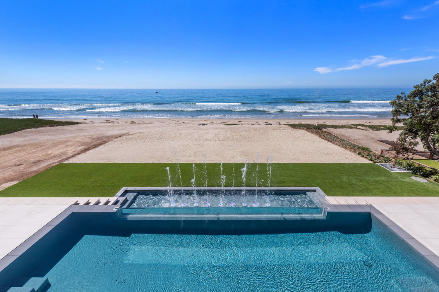 Infinity pool overlooking the Pacific Ocean at a modern Malibu beachfront estate.