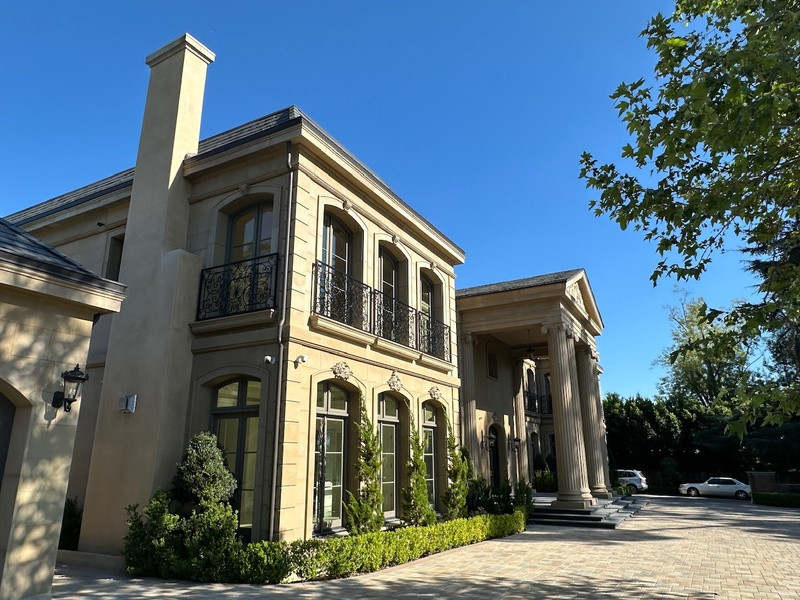Luxury Pasadena Estate Rental with Grand Neoclassical Architecture | D622-PS